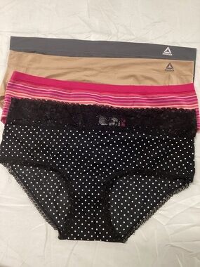 4 pair of Reebok and No Boundaries Hipster Panty Set. New